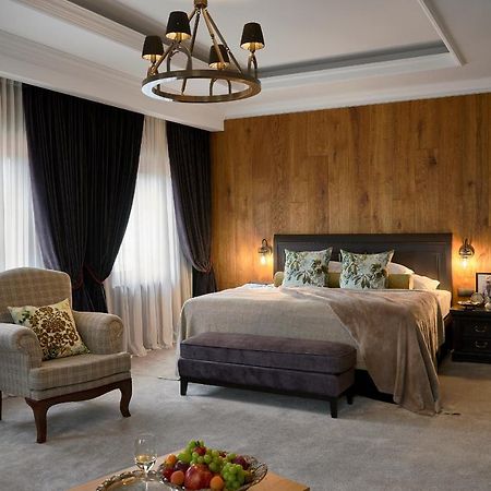 Andrássy Kúria&Spa Tarcal Exterior foto A bedroom at the hotel