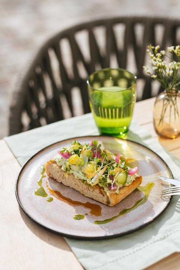 Andrássy Kúria&Spa Tarcal Exterior foto A salad on toast