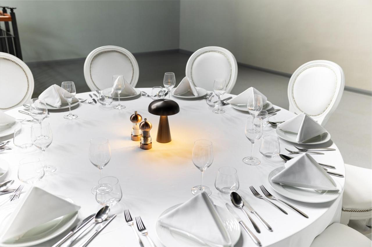 Andrássy Kúria&Spa Tarcal Exterior foto A table set for a formal dinner